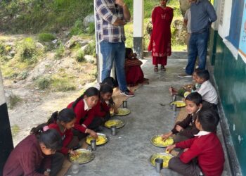 एसडीएम संकल्प गौतम ने जांची छोटा भंगाल घाटी के पोलिंग स्टेशनों की व्यवस्थाएं, स्कूलों और स्वास्थ्य केंद्र का भी किया औचक निरीक्षण