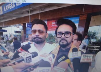 ट्रेवल प्लान और ईंधन में कटौती कर देश को आत्मनिर्भर बनाएं नागरिक: अनुराग ठाकुर