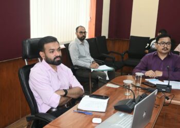 कुल्लू में मानसून तैयारियों की समीक्षा बैठक: उपायुक्त ने दिए समयबद्ध कार्रवाई के निर्देश